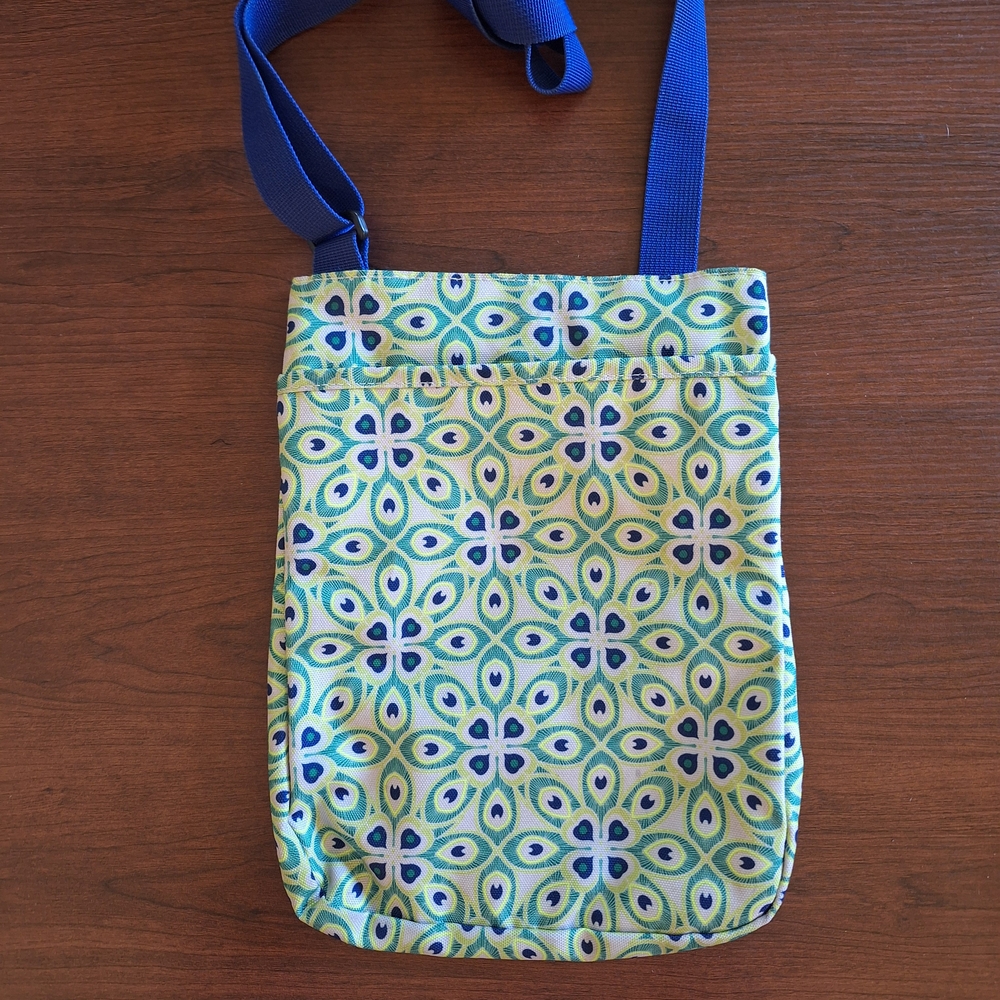 KAVU Keeper canvas Crossbody Bag Blue and Green Floral Very Good Condition - Picture 2 of 4